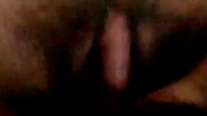Η σύζυγος βρίσκει τον φετιχιστή Hubby στο κρεβάτι με τη Naomi Swann