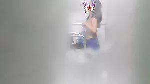 Το Blonde UK NympHoe καταπίνει το Cock του Luke