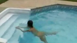 Η Τσέχα χοντρή γυναικεία θηλυκούλα γίνεται περιποιημένη και καταπίνει