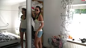 Η ξανθιά MILF χτυπήθηκε από ένα έφηβο παλικάρι