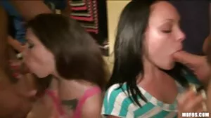 Η καυλιάρης Σίντι Κρουζ οδηγεί τον άντρα της να κάνει μια βαθιά βουτιά