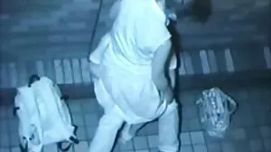 Πειράγματα όρχεων μικροσκοπικών εφήβων