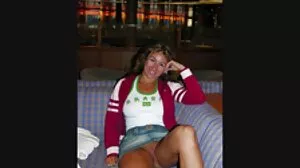 Το Natural Tittied Cutie έχει Solo Show για Stranger