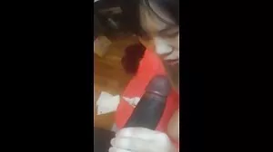 Η κομμένη κοκκινομάλλα Pixie πειράζει θυμωμένο καρφί που δεν μπορεί να συγκρατηθεί