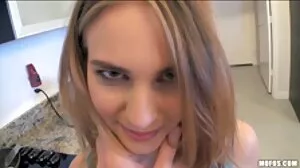 Kinky διασκέδαση με τα θετά αδέρφια