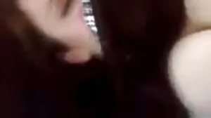 Η συνάντηση μεταξύ μικροσκοπικού κοριτσιού και μασέρ τελειώνει με κρέμα