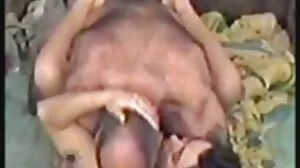 Η Ariella Ferrera απολαμβάνει μερικά χριστουγεννιάτικα πιτσιλίσματα