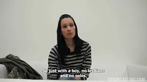 Η Aiden παίζει Hide the Salami with Her Ass