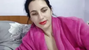 Απολαύστε την Tina Kay να φροντίζει το πουλί σας