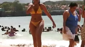 Η αστέρας του πορνό βαθμού Α Jill Kassidy χτυπήθηκε μετά την παραλία