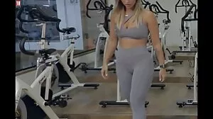 Η Kayla Carrera ξέρει ότι είναι καυτή