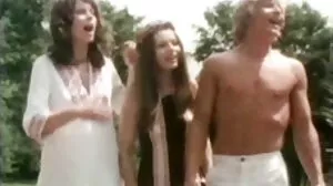 Oiled Up Yabos βγαίνουν από το TiT Sleeve