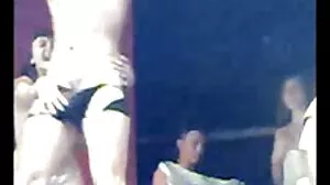 Άπειρος BFF Pounded στο FFM Sex Video